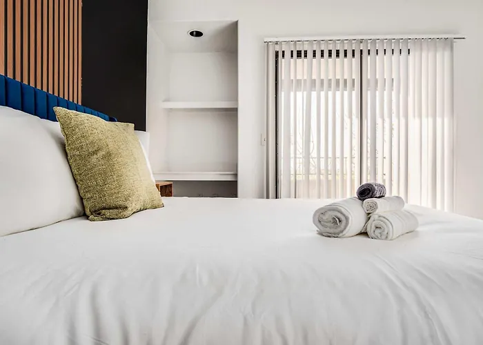 Boulevard 2br By Stadium Pool Parking Gym 08 Glendale