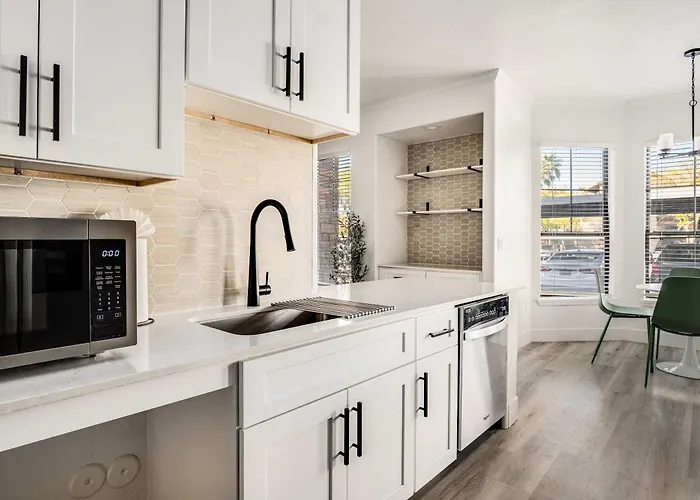 Apartment Boulevard 2br By Stadium Pool Parking Gym 08 *