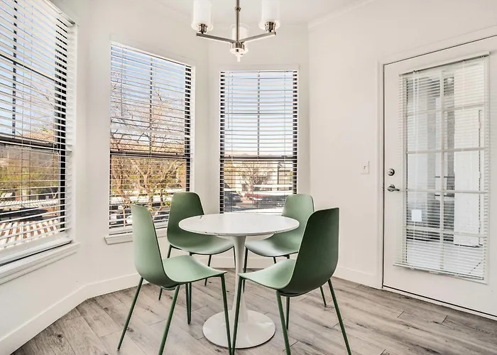 Apartment Boulevard 2br By Stadium Pool Parking Gym 08