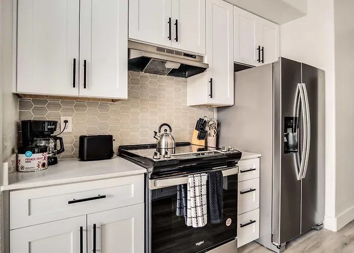 Boulevard 2br By Stadium Pool Parking Gym 08 Apartment Glendale